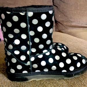 Girl’s Ugg boots